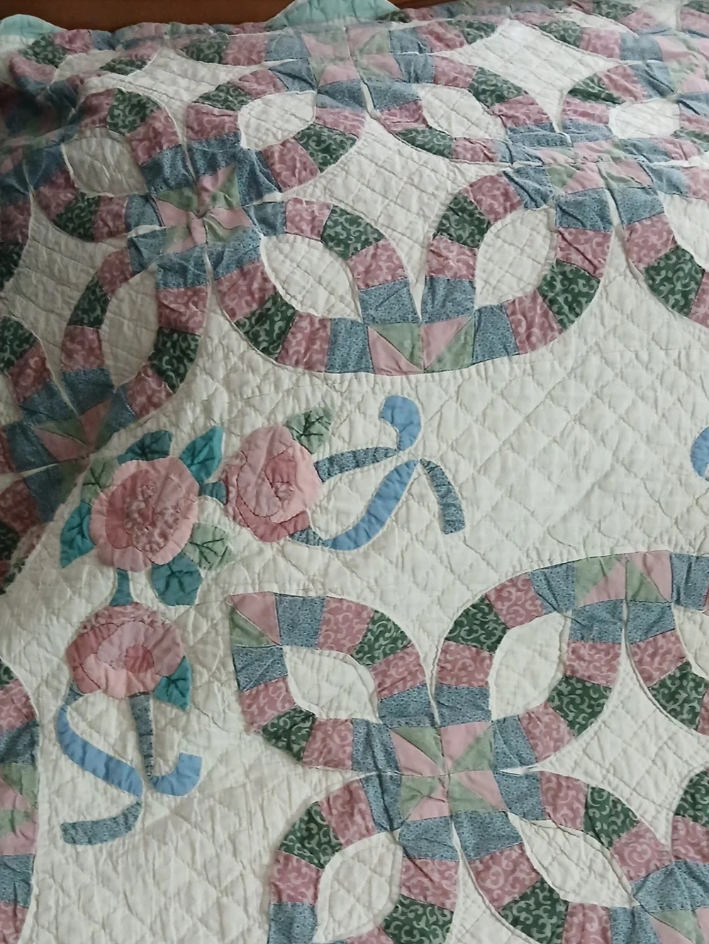 Beautiful Vintage Handmade Quilt